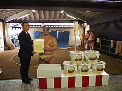 横綱 稀勢の里 山中市長「特別賞」贈呈20170304-S.png